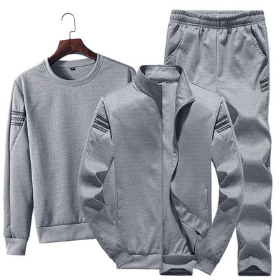 Estilo desportivo camiseta e jogador de três peças de calçado para esportes