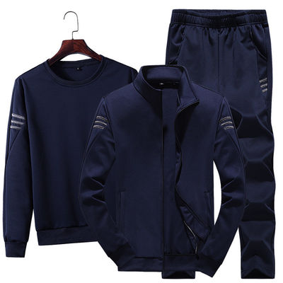 Estilo desportivo camiseta e jogador de três peças de calçado para esportes