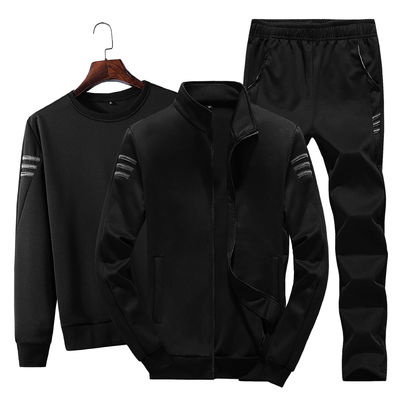 Estilo desportivo camiseta e jogador de três peças de calçado para esportes