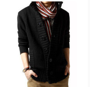 Camisola de colarinho masculino de outono-inverno com agulha espessa e fivela de peito único