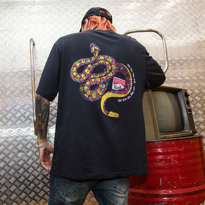 Popularidade juvenil T-shirt de skate sem colarinho para 18-24 anos