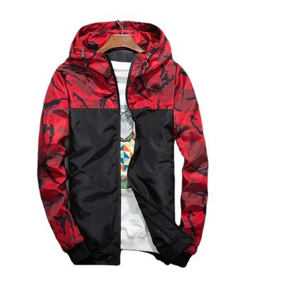 Casaco fino para homens com padrão de camuflagem e decoração de guaxinim