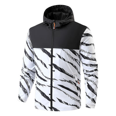 Plus Size Trench Coat Homem Capuzado com Proteção A Prova de Vento e Decoração de Impressão 3D